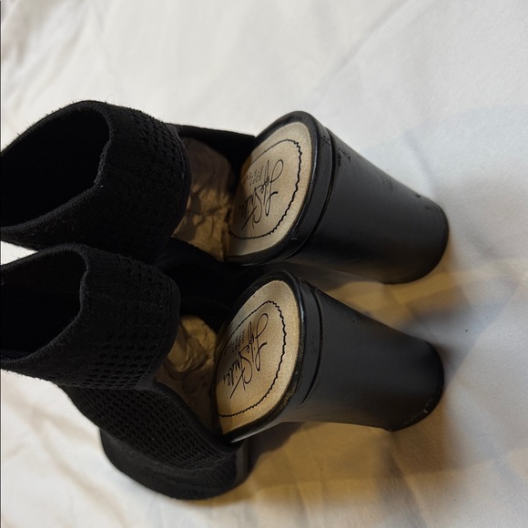 Life Stride Black Knit Peep-Toe Heeled Boots size 8.5 stretchy and comfortable - Picture 2 of 13